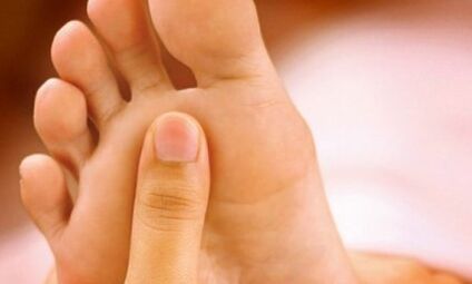 How to deal with nail fungus on the feet with home soap